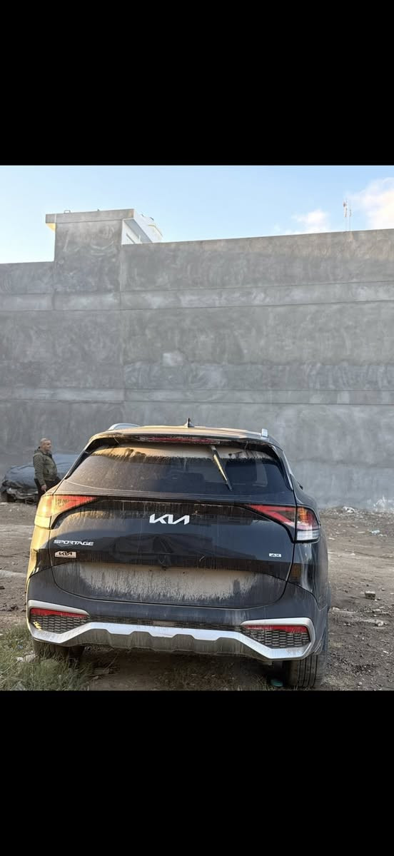 السلام عليكم
للبيع سبورتج 
موديل2023
ع حادثها سيارة منفيس بسمي 
دافع كمركها 
سعر96ورقة وبي مجال 
الاتصال***********
مكان سيارة بغداد حي قادسية
