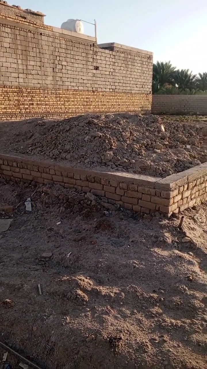 سلام عليكم بتلو زراعي بسديناويه بشارع لمستوصف مساحته 200 متر جميع لخدمات موجوده رقم ***********
