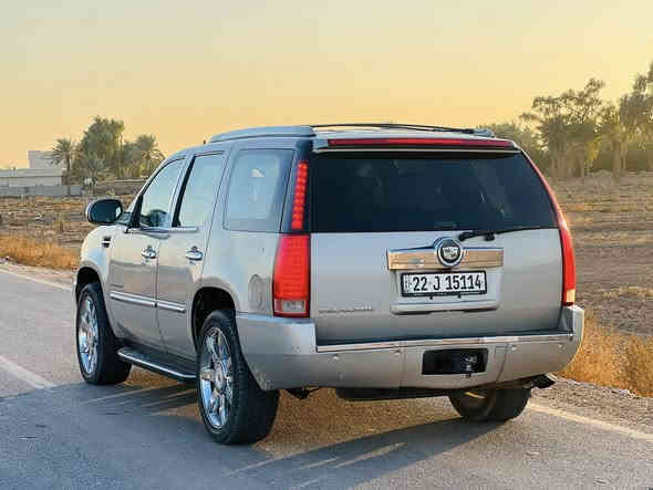 يالله 
سلام عليكم كدلاك 2008 محرك 5300 مبدل فول مواصفات 1/1 كلش حلوا المكان بغداد الاستفسار (***********)
