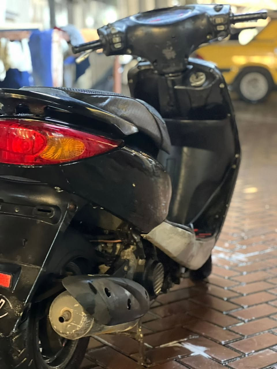 لام عليكم دراجه نوع ابريز للبيع دراج مكفوله كفاله عامه محرك وكهربائيات كله شغاله ناقصه واير كيلو متر بس عليه كلجات رياضي شلعه ومعدل الدراجه سعره 800 وبيه مجال مكاني بغداد الاعضميه رفم الهاتف ***********
