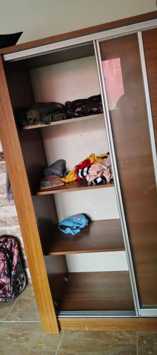 غرفة نوم للبيع السعر بدون الدواشك
100 الف معه دواشك 150
تواصل وات ساب 
***********
