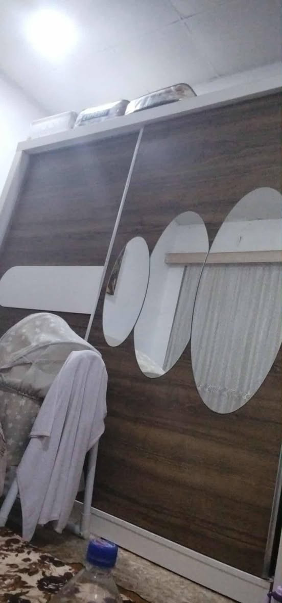 غرفه تركي لوك ٢٠٠ + ثلاجه شرط ١٥٠ بيهم مجال ***********
