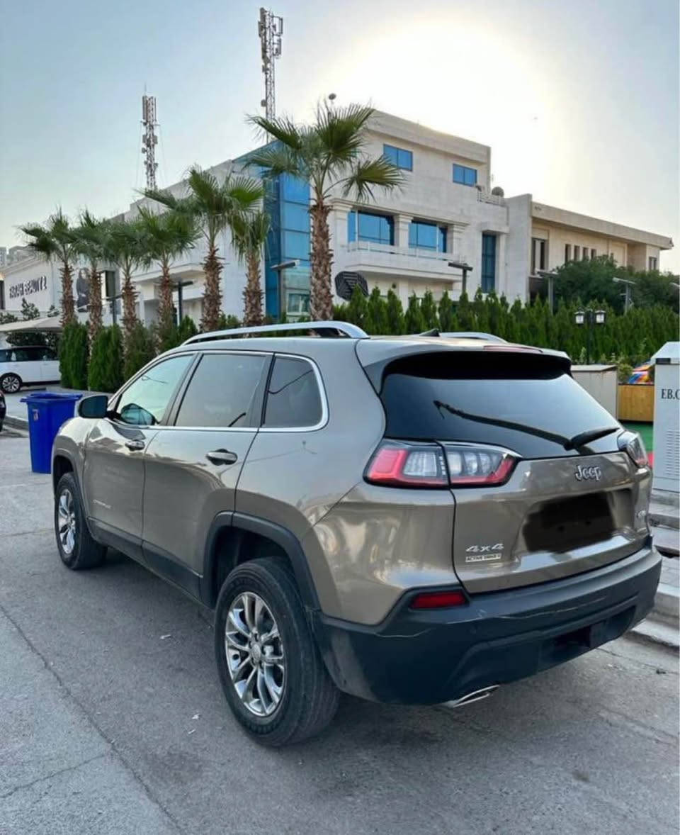 جێب چیرۆکی  2021 « 3.2
٦  پستن 
مواسفات بەسمە شغال کوشن جلد هیتر کارەبایی سکان هیتر شاشە گەورە دەبل ئەکسل دەبلی بەفر و قور سپورت لایت زینون ئاوێنە رادار خەتی جادە ئوتو ستوپ برێک بەسمە تەبرید مەرکەزی 
دوو دەرگا و چاملخ بویاخە   
رەقەمە رقم هەولیرە 
گێر و مەکیەنەی بەشەرت
هیچ کێشەیەکی تێدا نییە 
***********
سعر 160 مەجال أربيل, العراق
