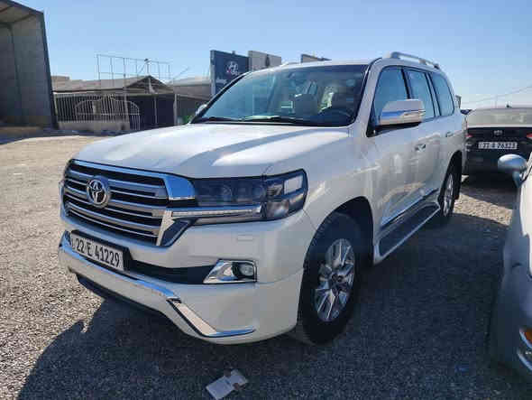 السلام عليكم لاند كروز موديل 2017 ماشيه ٢٤٠ بدون سلايت محرك ٦ سلندر شرط مامفتوح رقم أربيل السياره جاهزه بيها صبغ باب خلفي فقط بدون سلايت مكان السياره تكريت السعر 425 رقم موبايل ***********
