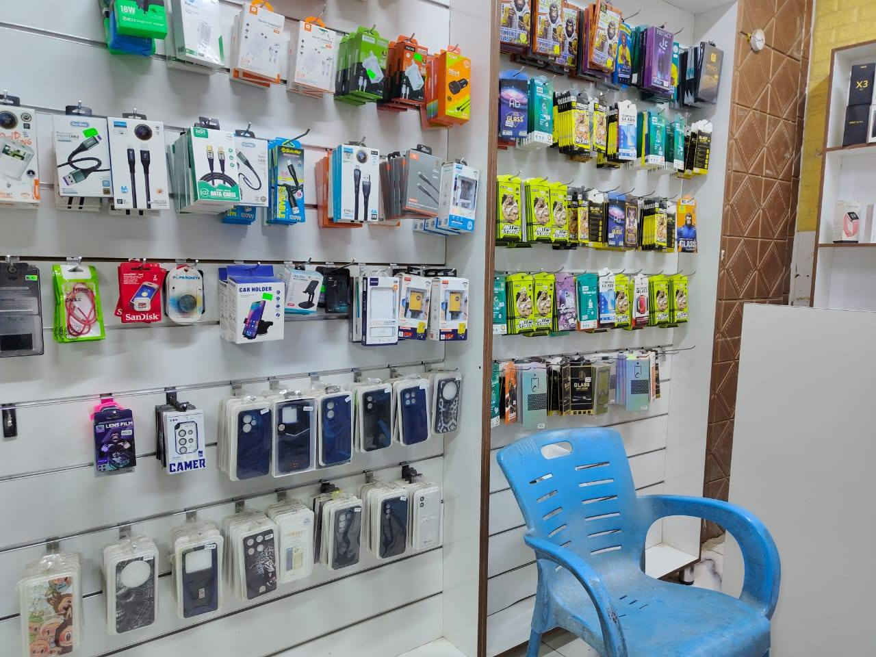 السلام عليكم محل تلفونات للبيع.. سر قفلية
السبب لعدم التفرغ طالب جامعة 
العنوان بابل المدحتية ،،، قريب على عارضة المواكب 
للأستفسار اكثر *********** او مراسلة الحساب
