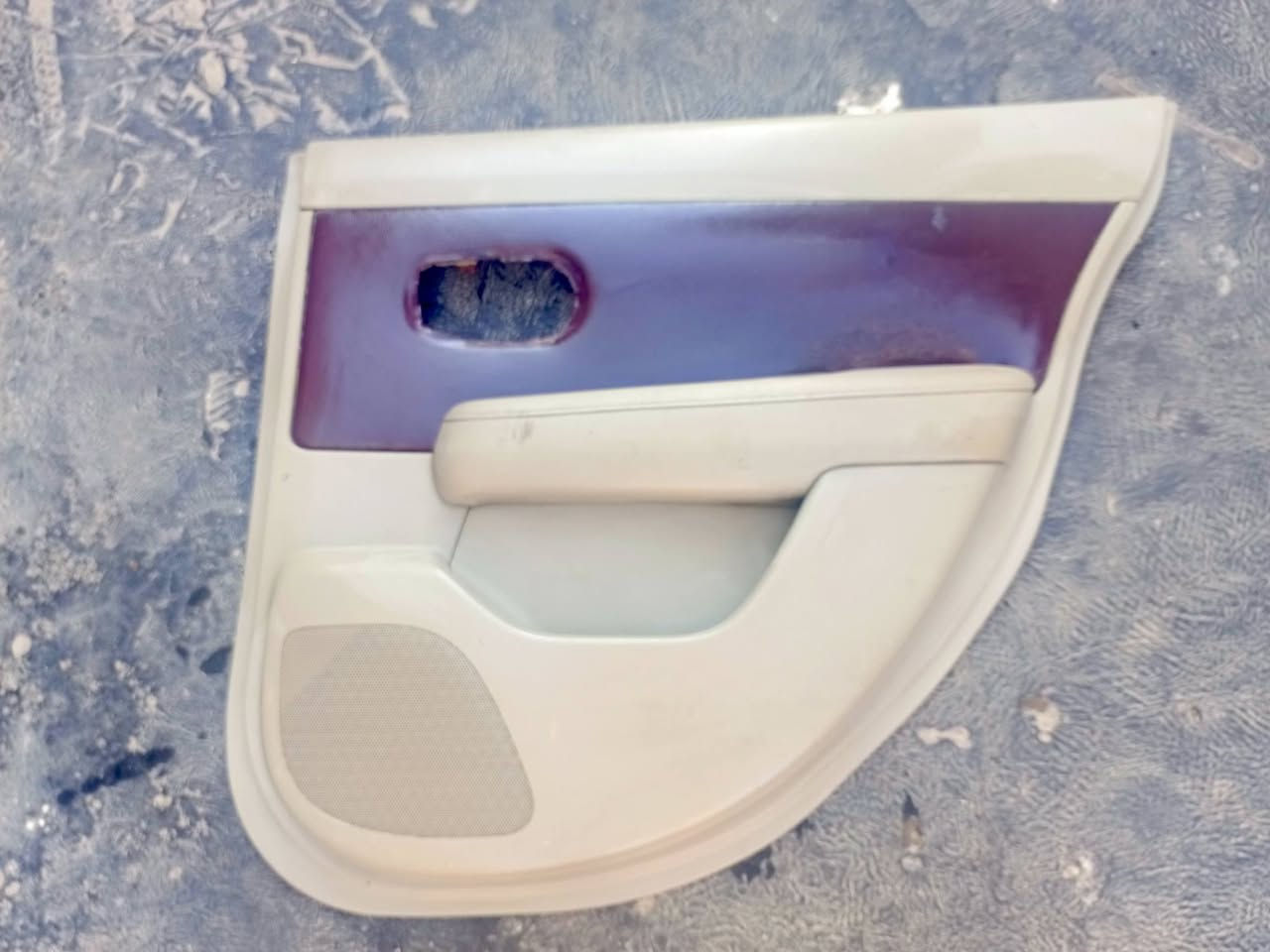 السلام عليكم ابطاين نيسان تيدا كلش نظيفات بس اشويه شك ابمالت السايق السعر 75الف عنوان واسط رقم الهاتف ***********
