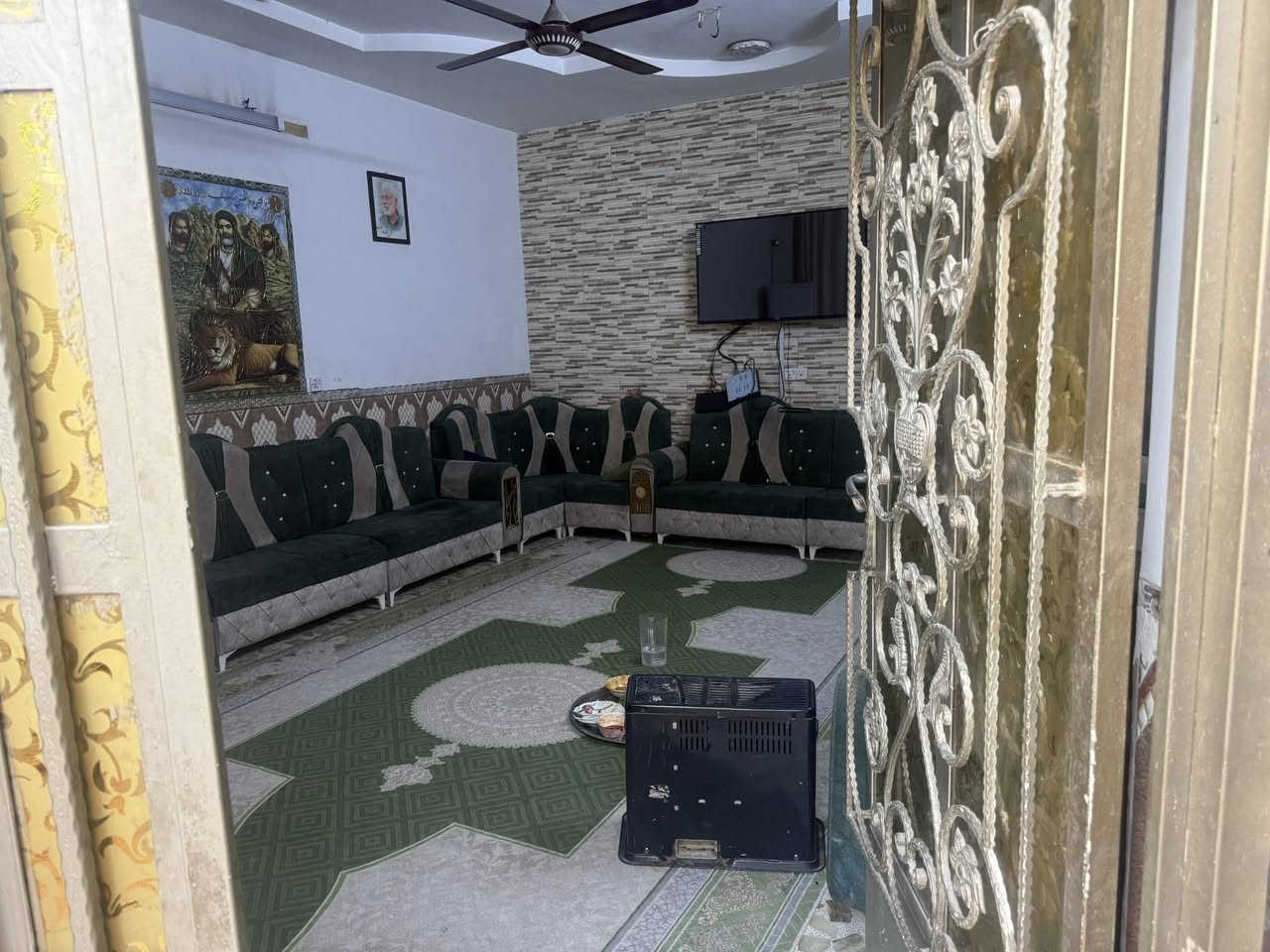 سلام عليكم ورحمة اخوان بيت مساحة 200 متر أربع غرف نوم مطبخ كراج ستقبال  عنوان الضباط الثانية علة شارع عام شارع عشرين اخوان البيت فول واحد علة واحد حمامات تلاثة ترك عدد ثنين ستفسار *********** البلديات زراعي
