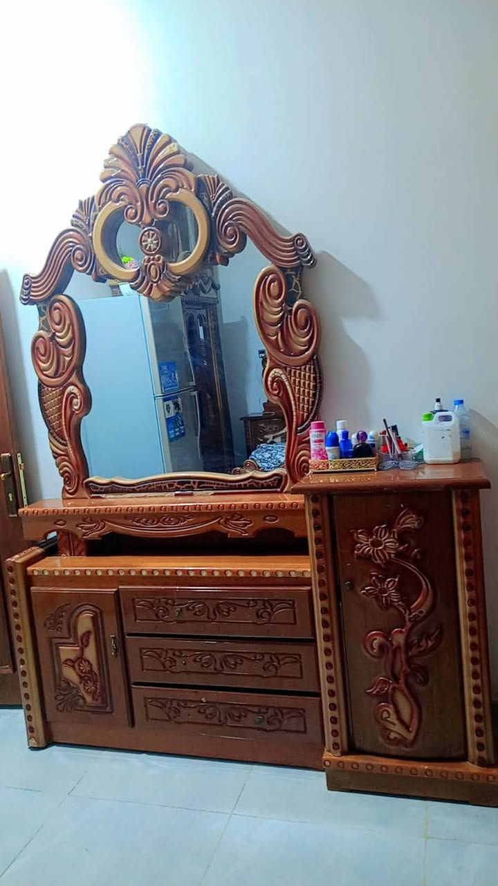غرفه نوم سعره 650وبيه مجال مامتواحدين  ع فيس اتصلو ع رقم ناصريه شارع ابو لبنان ***********
