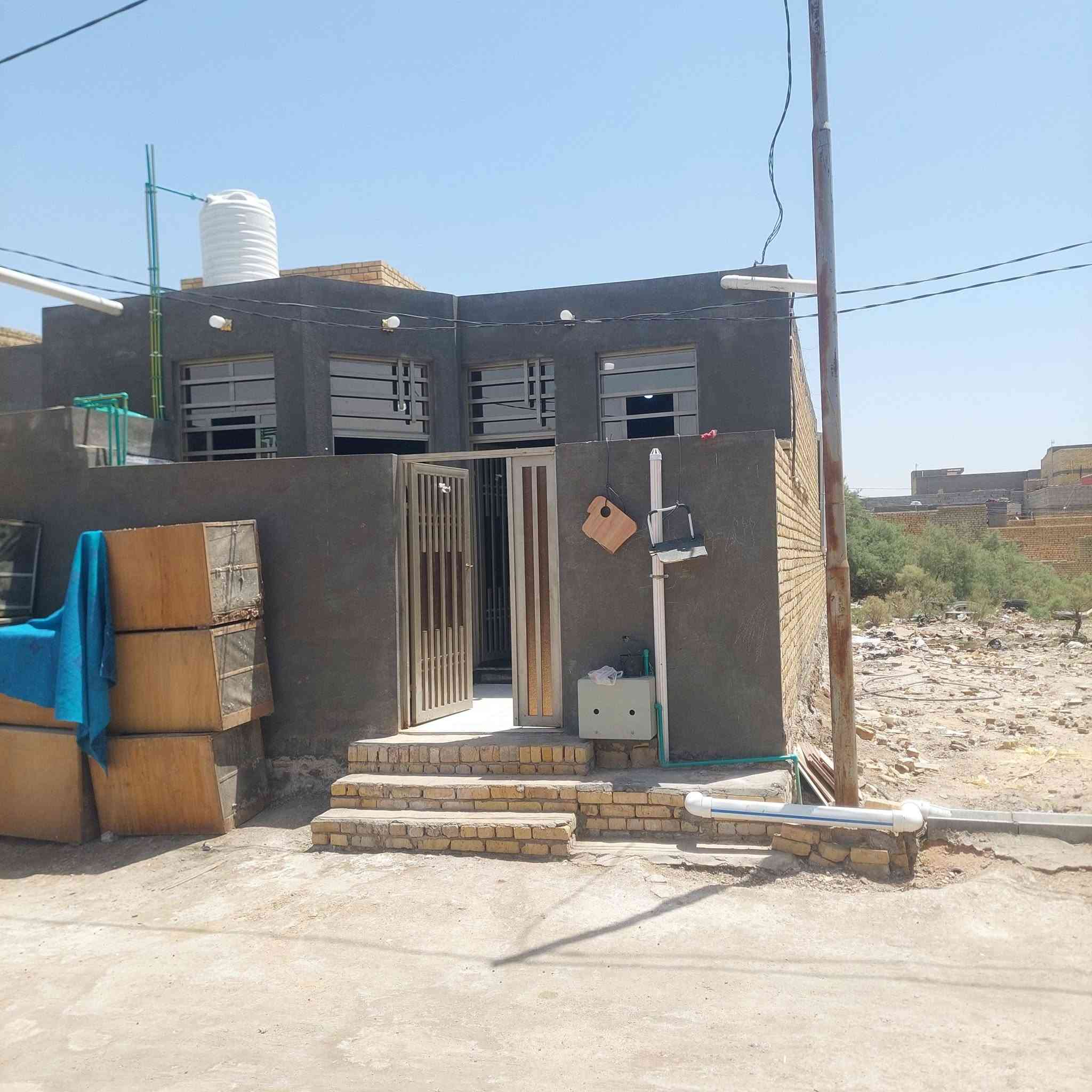 بيت للبيع زراعي الجربوعيه الثانيه شارع علي الظاهر بناء حديث طابوك يتكون من غرفتين وصالة ومطبخ وبراني وصحيات خارجيه وداخليه مساحته ١٤٠ باقي تفاصيل خاص او الاتصال على الرقم ***********
