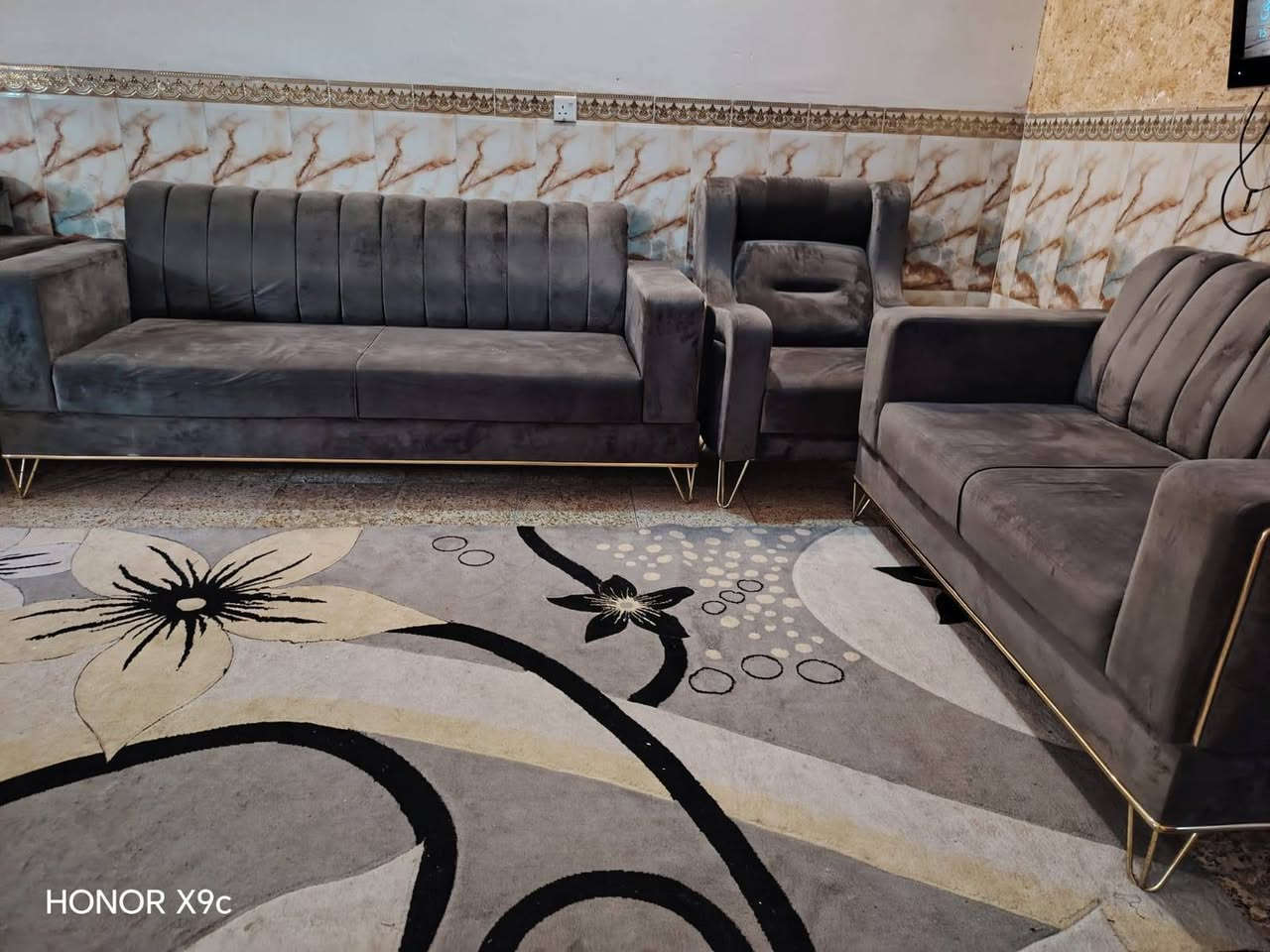 كاونتر نضيف جدا سعره 600 ويا طباخ تخم 10 مقاعد سعره 350
مكاني ابو غريب النصر و السلام واكو توصيل ع فحص بي واتساب ***********
