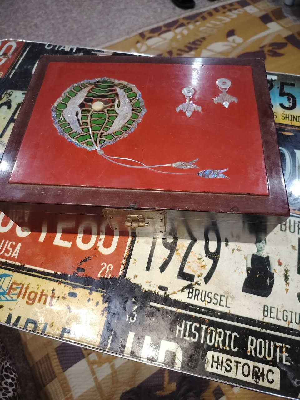 السلام عليكم صندوق خشب انتيكات لبيع


**إذا كنت صاحب هذا الإعلان وتريد حذفه لأي سبب، رجاءا أرسل رسالة إلى الدعم الفني**