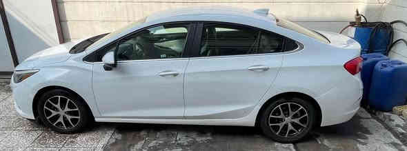 السلام عليكم 
للبيع شوفرليت كروز 2017LT
وارد امريكي حادثهه جاملغ الامامي عكس السايق وشويه من الباب ايرباك درگه فقط السياره حلوه نضيفه نفس الصور 
السياره بأسمي 
داخل السياره لونين جلد 
حلوه السياره مال جني 
السعر ١٠٥ ورقه وبيهه مجال بسيط  للشراي 
الشراي يتصل على رقمي *********** بغداد
