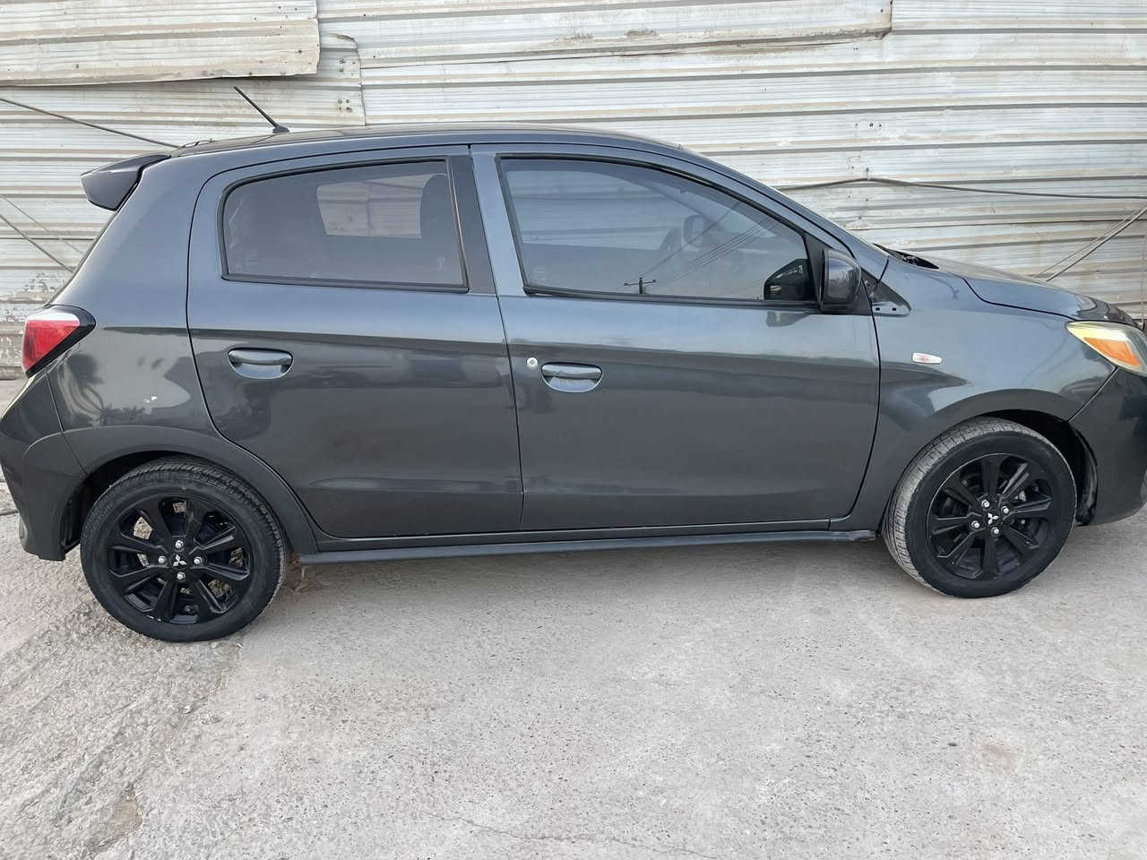 السلام عليكم …من رخصه الادمن المحترم
ميراج موديل 24 ماشيه ١٧ الف ميل وارد امريكي بلاك ادشن فول مواصفات حادثه بنيد مبدل وجاملغ وهنا بلعراق صارت بيها طخه بلباب اليمنه وبدلته السياره نقصها زوج تايرات وكمبريسر تبريد 

كير مكينه مكفوله وجديده سعرها مناسب ٨٥ ورقه رقم بغداد وبااسمي ***********
