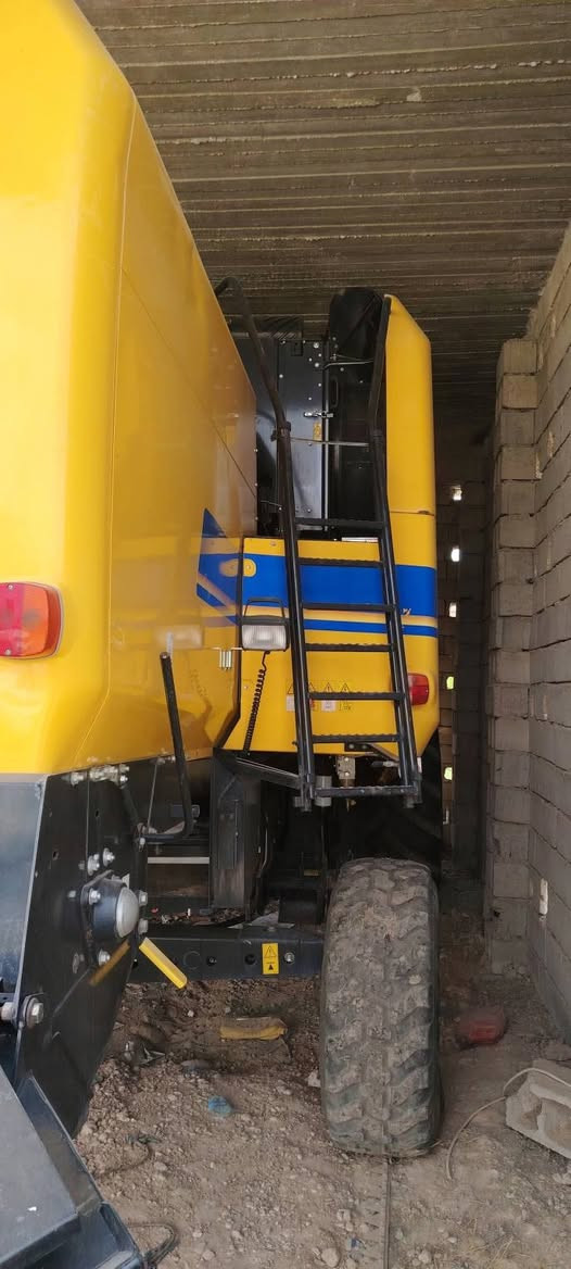 سلام عليكم نيوهلند. 5.80 TC اوربي موديل 2015 طبله 20 قلاب نضافه خير من الله شوف العين انضف بعد 5 بلم دبل درام. فول موصفات  هيدرو. تايرات حرفش. عالي مكفوله عام السعر 11دفتر وبيها مجال بصيط   *********** //***********
