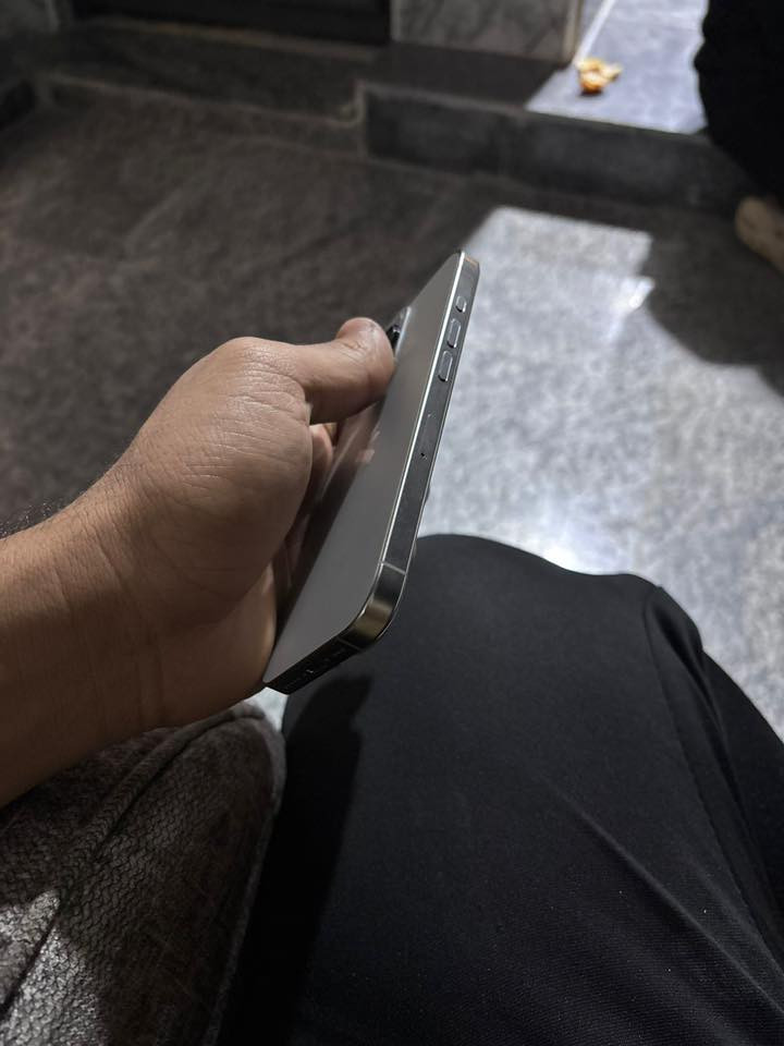 ١٥ برو ٣كاميرات الصغير
عربي شرق اوسط نسخة الماستر بدون كارتون
ذاكره ٢٥٦ لون تيتانيوم بطاريه ٩١ 
سعره ٨٧٥ وبي مجال مكاني بصره حمدان
***********
