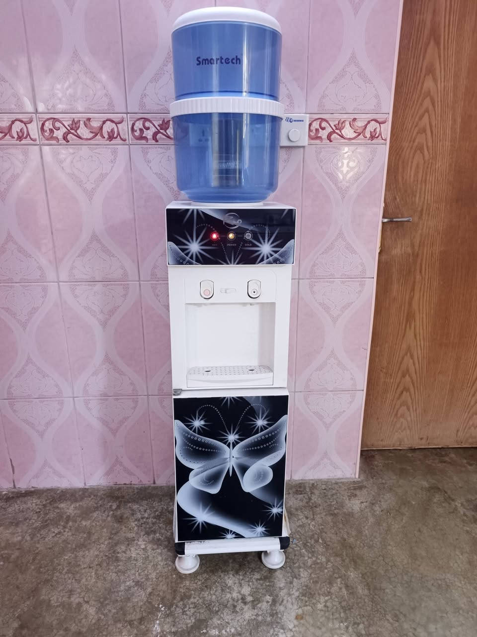 براد شغال شرط حار بارد ثلاجه كل عيب مابيه فول نضافه سعر 60 وبيه مجال مكاني كركوك حي عسكري شراي اتصل ***********
