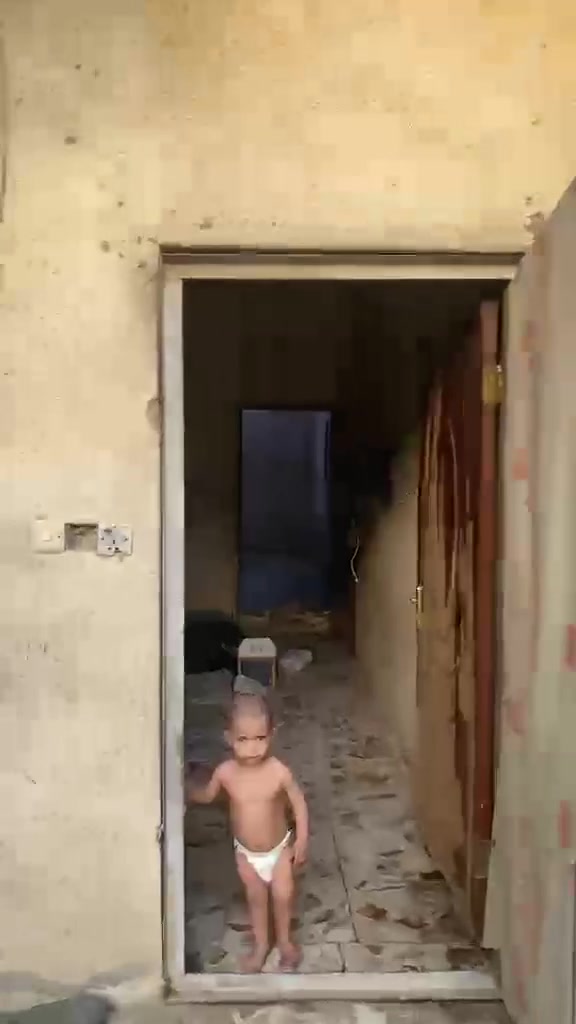بيت في المشتل مقابل حي المعلمين تجاوز المساحة ١٠٠ متر للبيع المراجعة مع الرقم ***********
