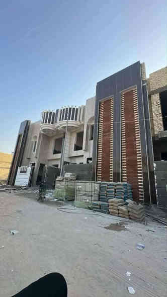 جمال التفاصيل تجدونها من خلال هذا العرض الراسخ بجمال تفاصيله
تم انجاز مجمع كامل يضم مجموعة من المنازل تصميم متقارب واحد بجانب الآخر واجهيات متعوب عليه تنفيذ واشراف من قبل كادر خاص متمرس في التصميم والتنفيذ🏠🏠🏠🏠
#شاهدو_تشكيله_الموسم في_قضاءابي  الخصيب طريق سيد حامد مقابل مدينه الاندلس السكنيه
📍#منازل: بمساحات مختلفه نباع اكثر من منزل في هذا الموقع بقيه منزل
ويوجد منازل قيد التنفيذ غيرها
#للعلم_الأرض_مصبوبه رفت قبل الانجاز  📍#مساحته :160م
📍#والسعر :105وقابل للتفاوض مع المشتري
📍#نوع: العقار طابو زراعي عراقي باسم صاحب البيت ادفع المبلغ واستلمه بعد المكاتبه 
📍#نوع :البناء بلوك
التفاصيل استقبال صاله مطبخ  غرفتين منام وصحيات داخليه وخارجيه وكراج 
اذا تحب تشوف العروض تفضل لزيارتنا لمشاهدة هذه المنازل للاستفسار #الاتصال: على الرقم التالي 
***********
