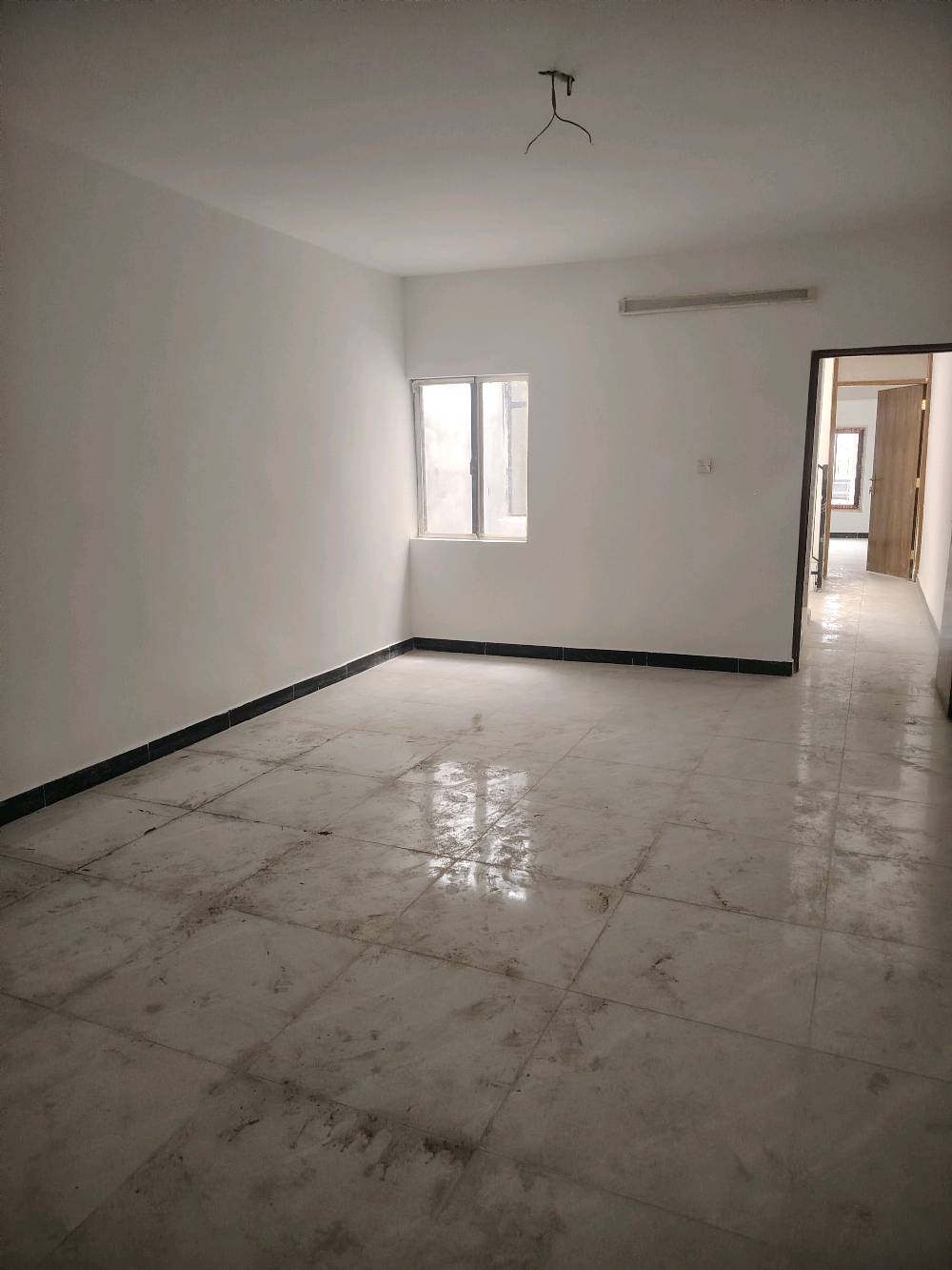 🏠 دور سكنية  للبيع (عدد 2) 🏠
بيع مستعجل 
الموقع: بغداد - حي التراث - محلة 300 تراث الخامسة 
​المساحة: 100 متر مربع لكل دار (بناء متكامل الخدمات)
​📌 تفاصيل وتصميم الدار:
​الطابق الأرضي: استقبال واسع + مطبخ + غرفة نوم + مجموعات صحية.
​الطابق الأول: غرفتين نوم + مجموعات صحية.
​الخدمات: كاملة وجاهزة للسكن فوراً.
​📞 للاستفسار والمعاينة، يرجى الاتصال على الرقم: [***********
***********
واتساب متوفر ]
السعر 140

