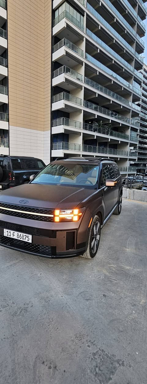 هيونداي سنتافيا SANTAFE ليمتد أوتو بارك 
اربع كامرات محيطيه
فتحتين سقف
بردات خلفيه
رادارات محيطيه امامي و خلفي و صفح 
عداد المسافه المقطوعه 4000 و قابله للزيادة 
اللون جوزي مات🤎 طافي 
داخل بيجي
حجم محرك 2.5 تيربو 
كير بوكس اوتوماك 8سرعات
دخول ذكي ( بصمة ) وتشغيل عن بعد 
فول تحكم ستيرن 
شاشة apple carplay and android auto 
كاميرا خلفية دوارة
حساس امامي6 وخلفي 6
 شاشة كبيرة متصلة ( GPS )
7 مقاعد
صندوق كهرباء
كراسي كهرباء
مخارج شحن في المقاعد 
تدفئه و تبريد مقاعد أماميه
دفئه المقاعد الخلفيه
تدفئه سيترن
تقديم و ترجع بالبصمه 
مانع انزلاق 
4 وضعيات قيادة 
مساعد نزول المنحدرات 
3 قطع تبريد 
زر تشغيل واطفاء الحساسات 
اوتو هولد AUTO HOLD 
شحن لاسلكي
هاند بريك كهرباء 
حادثها موضح بالصورة فقط🖤 بنيد صبغ🖤
و دعاميه أماميه مبدله نفس لون
تبديل كل القطع اصليه أمريكي 
رقم بغداد بسمي مشروع وطني
مكان السيارة بغداد سوق بغداد قرب القصر الأبيض 
السعر 256
***********
