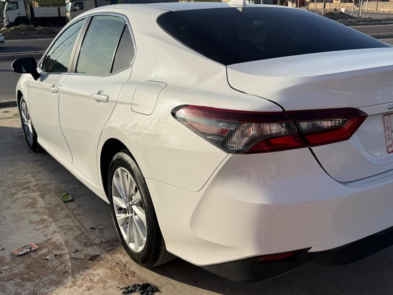 السلام عليكم 
كامري 2024 le كاتي هزة كاملة بس تروح ترقم ماشيه 18ميل على وضع الشركة بچم كبس خلفي كبس بيها جاملغ خلفي وبابين جهة السكن 195وبيها مجال مكاني بيجي ***********/***********
