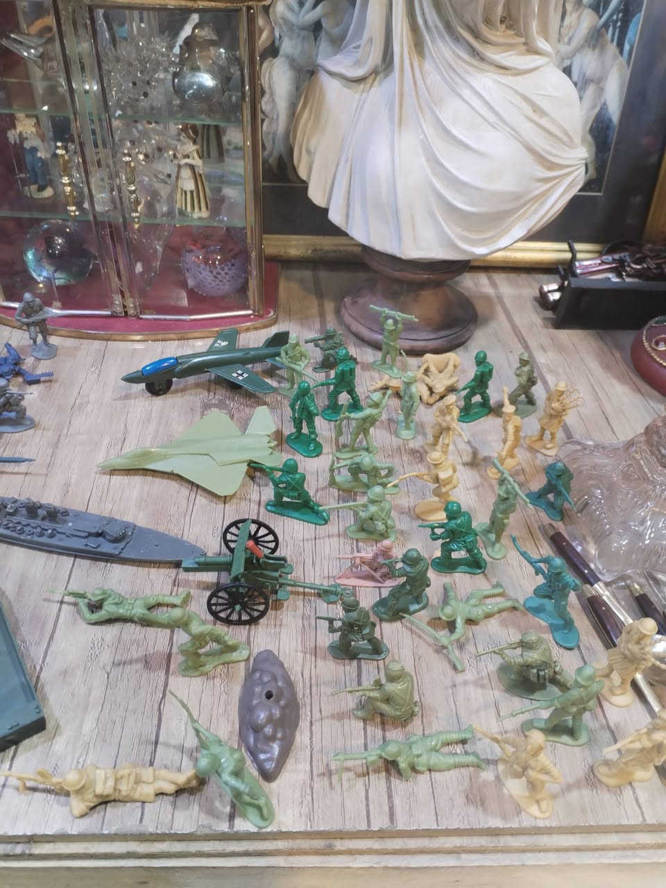 لعشاق المصغرات مجموعة جنود عسكريه جميله اغلب القطع مختلفة تقريبا 100 قطعه التفاصيل بالفيديو والصور 🌹 🌹


**إذا كنت صاحب هذا الإعلان وتريد حذفه لأي سبب، رجاءا أرسل رسالة إلى الدعم الفني**