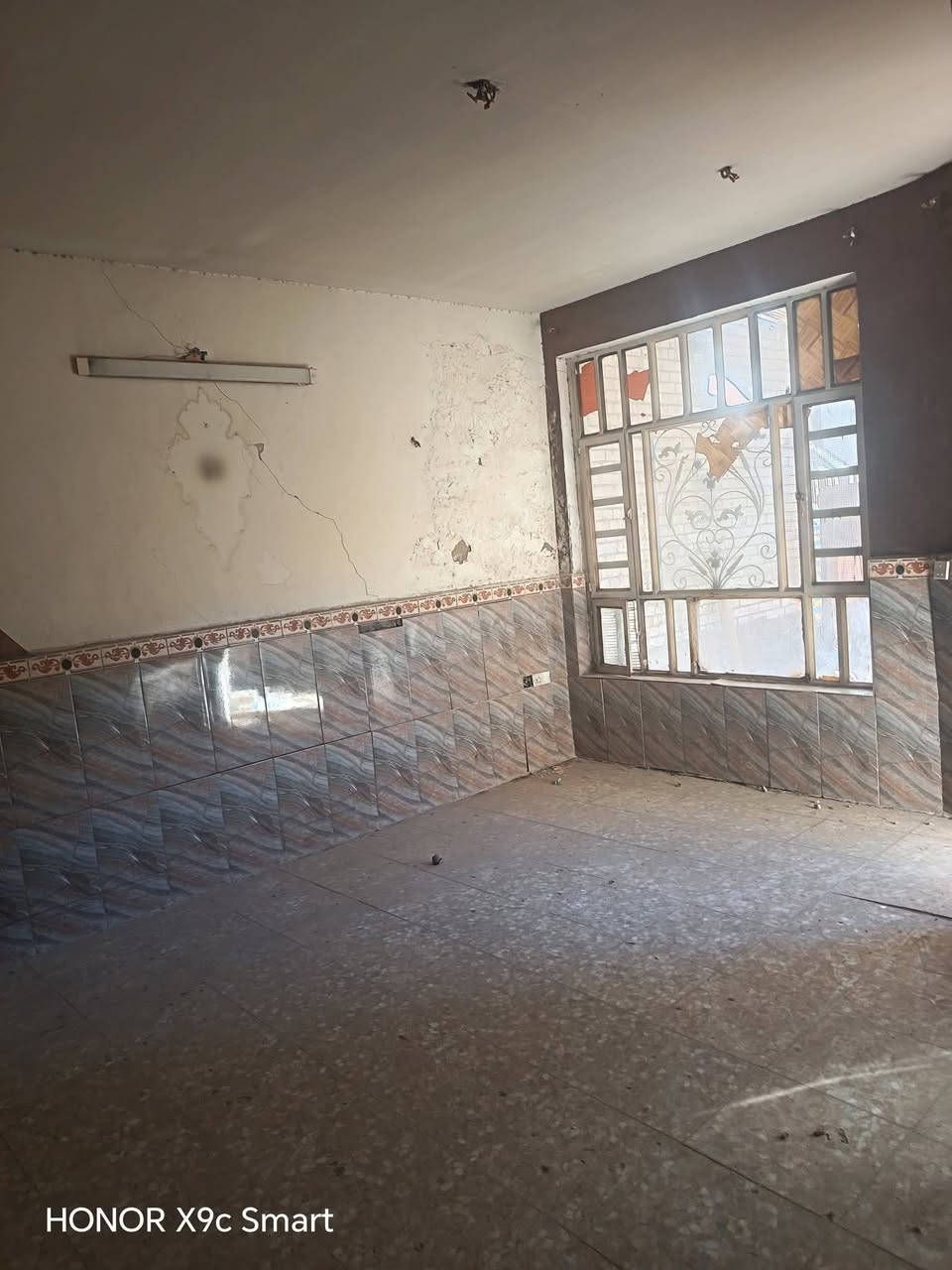 للبيع بيت 🏡 طابو صرف فى #شهداءالبياع مربع جامع 🕌 الكبيسي #مساحته١٥٠م واجهه سته يحتوي على #غرفتين_نوم 😴 وصاله ومطبخ وصحيات للإستفسار #اتصال 🤙 على الرقم 
***********
#الجميع
