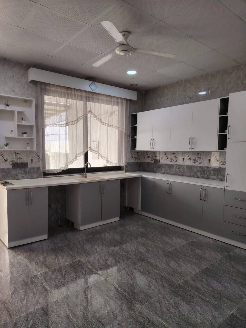 اعلان رقم (666)📢📢📢
———————————-
#دارللبیع مساحة 200متر 
#فول سيراميك بناء حدث 
#مكونات(غرفتين نوم وأستقبال و مطبخ وصحيات و هول و كراج سيارة 🚘 
#الموقع دروازة
#قرب جامع خديجه الكبرى 
#سعر 57ملیون و بي مجال
#استفسار
*********** واتساب📲
***********
_____________________
خانوو بۆ فڕۆشتن 200 مەتر 
فول کاشی و بینایی نوێیە
پێك هاتووە لە (دوو ژووری نووستن)
شوێن دروازة
نزيك مزگەوت خەدیجە کوبرا
نرخ 57 ملیون
*********** واتساب📲
***********
