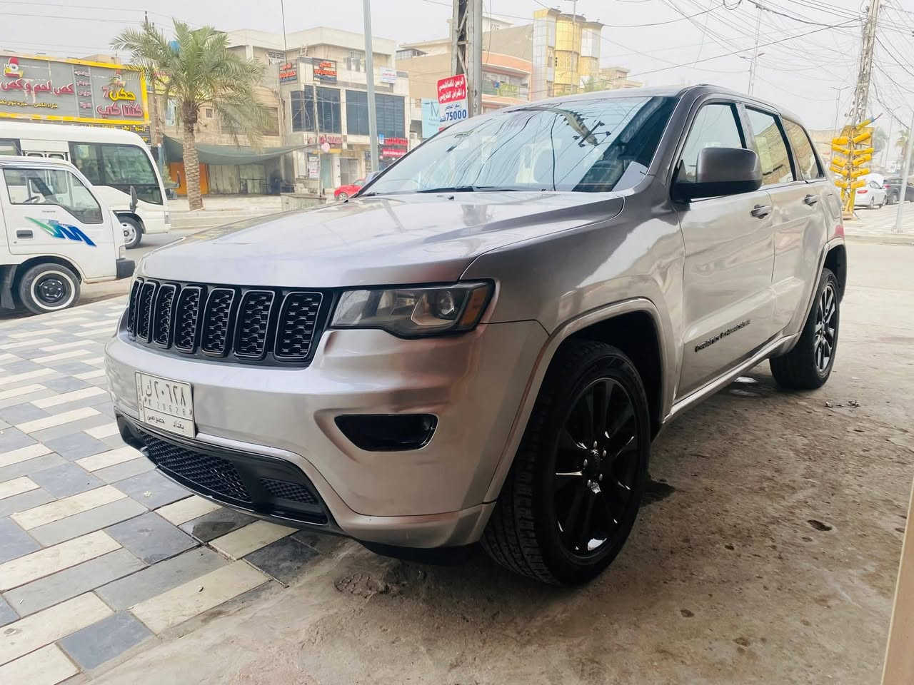 2018 فور ويل رقم بغداد ب اسمي 
محرك 3600 بيها خشونة المكينه باقي السيارة جاهزة وحادثها بالمنشور مال أمريكا غير هذا الحادث ما بيها سعرها 135 
***********
