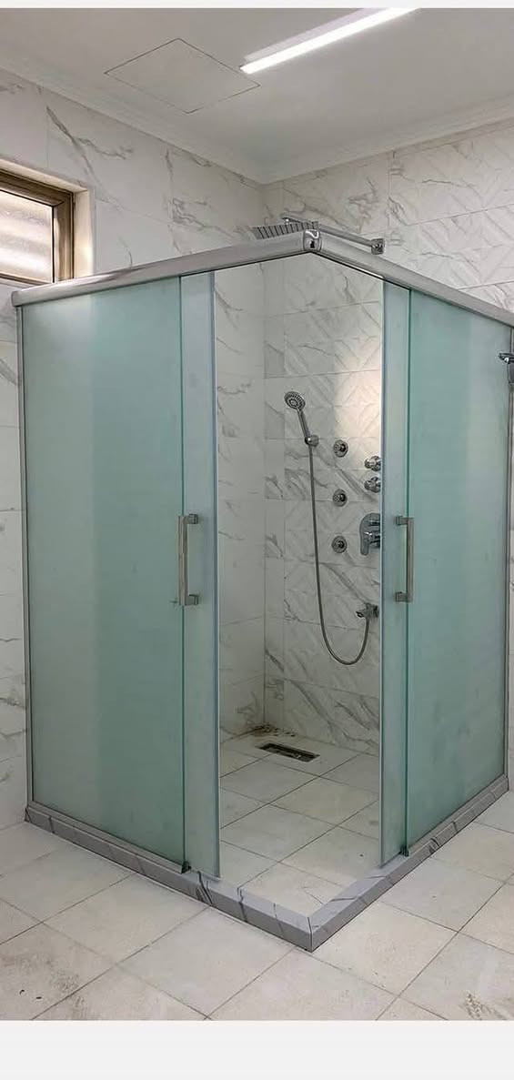 تقدم شركة شاور بلس
لقطوعات لحمام زجاجيه كافة انواع الشاورات بكافة الاحجام والوان والقياسات المطلوبه والرسوم والنقوش حسب الطلب 
ماركة تركيه مع ضمان سنتين بعد تركيب وبأسعار تنافسيه 
جانب من اعمالنا بسيطه في بغداد والمحافظات 
للتواصل .... ع رقم واتساب 
***********
