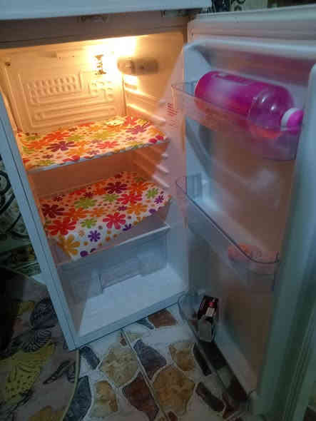 السلام عليكم ثلاجه جديده اخت جديده مداخله تصليح السعر 250 وبيهه مجال مكاني بغداد بلمشتل شارع المطبك ***********
