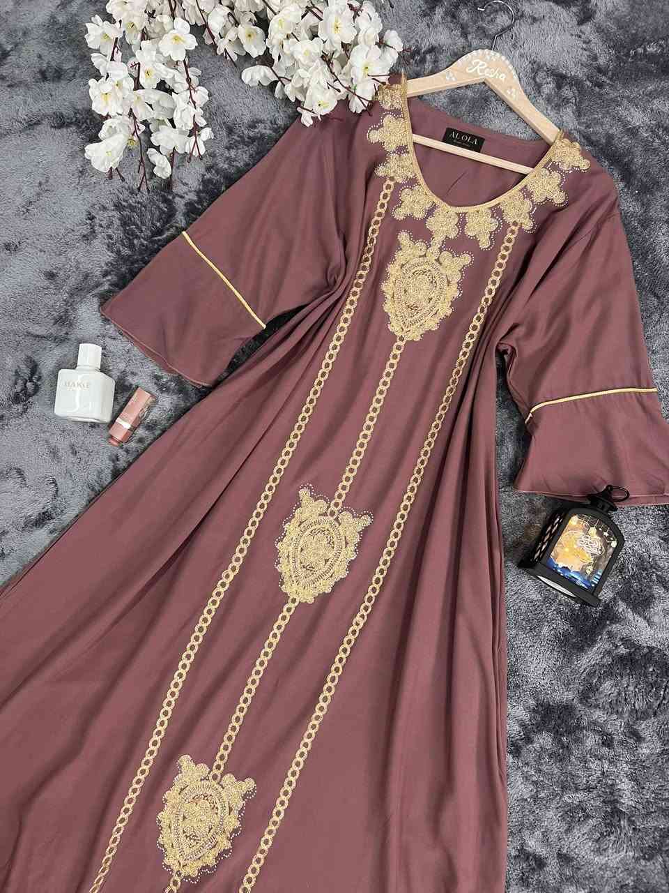 ⁨ ⁨ رمضان جاي… ولازم إطلالتج تكون غير 🌙✨
جلابية مرصعة ستراس تبرك برك وتخليج فخامة بكل جمعة ولمّة 🤍
سعر ١٢،٧٥٠
✔️ قماش كشمير أصلي درجة أولى
✔️ طويلة طول كامل (ستايل ملكي)
✔️ متوفرة بـ 6 ألوان
✔️ كل القياسات من وزن 50 لـ 105


**إذا كنت صاحب هذا الإعلان وتريد حذفه لأي سبب، رجاءا أرسل رسالة إلى الدعم الفني**