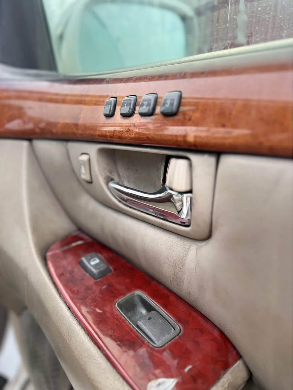 سلام عليكم لكزز 430 2001 خليجي ايسر بلاد سيارة تبريد تدفئة شغال تبريد تدفئة مقاعد حدادية جديدة  قبل اسبوعين مبدله سيارة ما شاء الله ما ناقصه شي كشنات كهرباء مري كهرباء جام اتو اربع بوب ابواب شفط  خزن مقاعد كير محرك كفالة كير ثلاث وضعيات نظام سبورت ونظام علدي ونظام ثلجي اي للأماكن المنزلقات الثلجية والطينية والرملية محرك عبارة زيرو رقم بصرة دولي مكان السيارة بصرة سيارة عالمية بمعنى الكلمة الملقبة باف 16 الارضية رزانة فول مقصورة خلفية وامامية فول راحة جناي هاي السيارة يعرف شجاي احجي سيارة ماله اخت وافضل ما صنعت اليابان وصنعت لتنافس البيئم والمراسدس مفولة مواصفات هواي مواصفات ما تذكر بمنشور 
السعر 115 
رقم التواصل ***********
