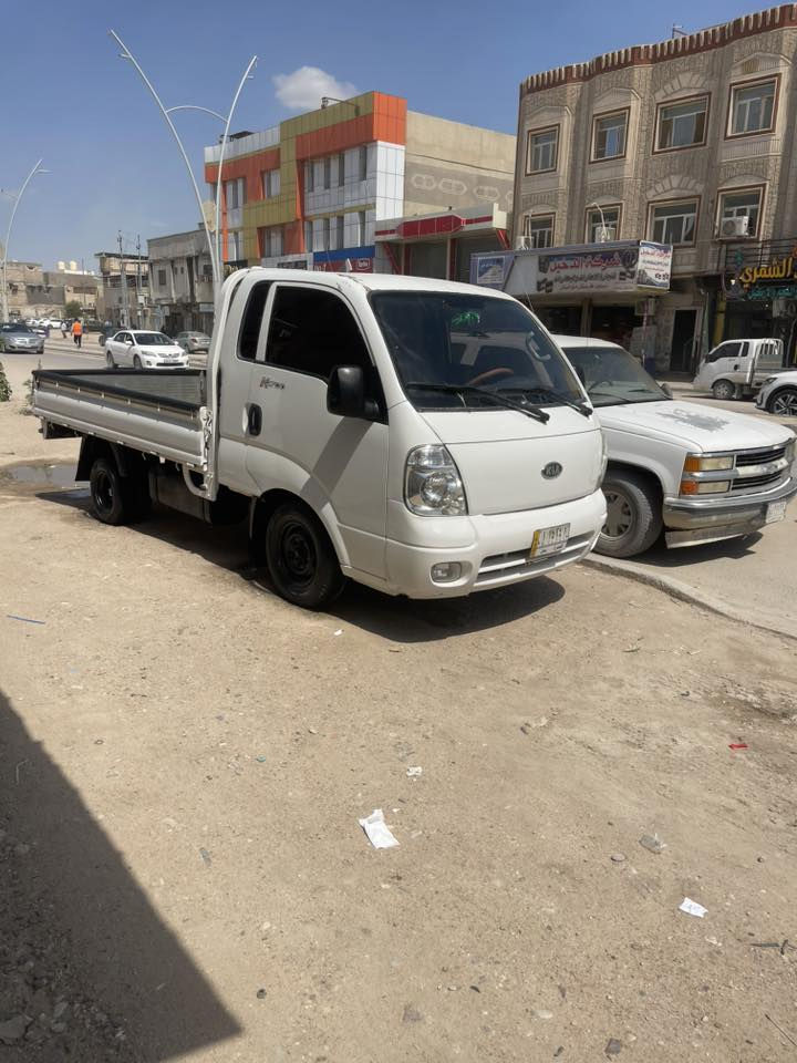 السلام عليكم كيه بنكو مفتوح للبيع  موديل 2012رقم بصرة تحويل مباشر السيارة مكفوله كفاله عامه لاضربه ولاصبغ ولافتح  مكينه لاتنقيص ولاتبخير شاصي رقم شاصي واضح تبريد شغاله ثلج السيارة ع وضع الشركة ماشيه 98الف  مكان السيارة البصرة سعرها 83$ وبيه مجال بسيط اتصل ***********)***********
