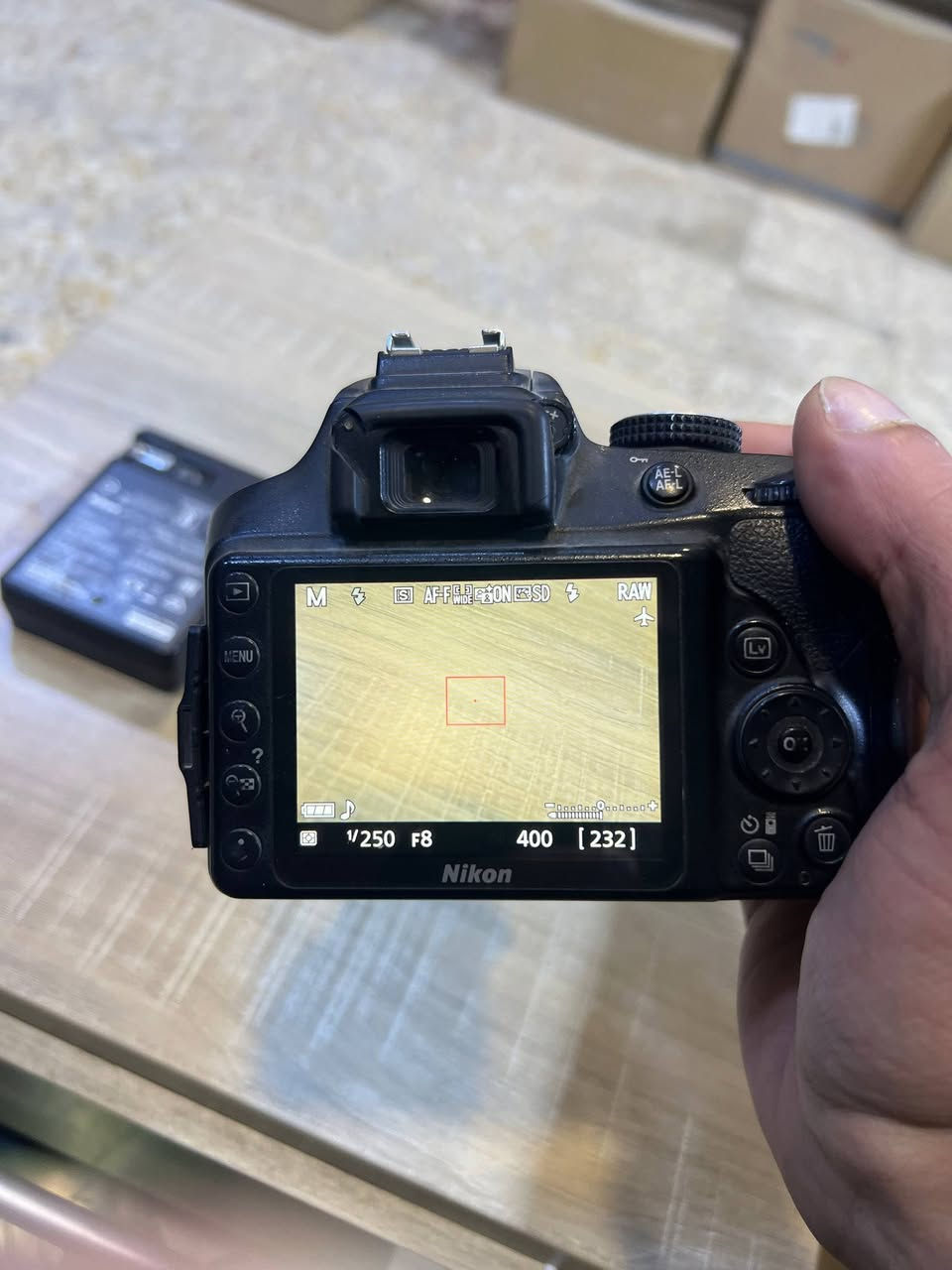 📸 للبيع كاميرا Nikon D3400 بحالة ممتازة
كاميرا نظيفة جداً استخدام خفيف، مناسبة للمبتدئين والمحترفين وتصوير المنتجات والمناسبات.
🔹 المواصفات: • دقة 24 ميگاپكسل
• تصور فيديو فل HD
• شاشة واضحة 3 إنج
• تصوير سريع 5 صور بالثانية
• تدعم نقل الصور للموبايل بالبلوتوث
🔹 العدسة: عدسة أصلية 18-55mm VR
زوم ممتاز + مانع اهتزاز + فوكس سريع وهادئ
🔹 المرفقات: ✔️ عدسة أصلية
✔️ بطارية
✔️ شاحن أصلي
✔️ غطاء عدسة
💼 مناسبة لتصوير: المنتجات – السفر – المناسبات – الاستخدام اليومي
وتساب : ***********
