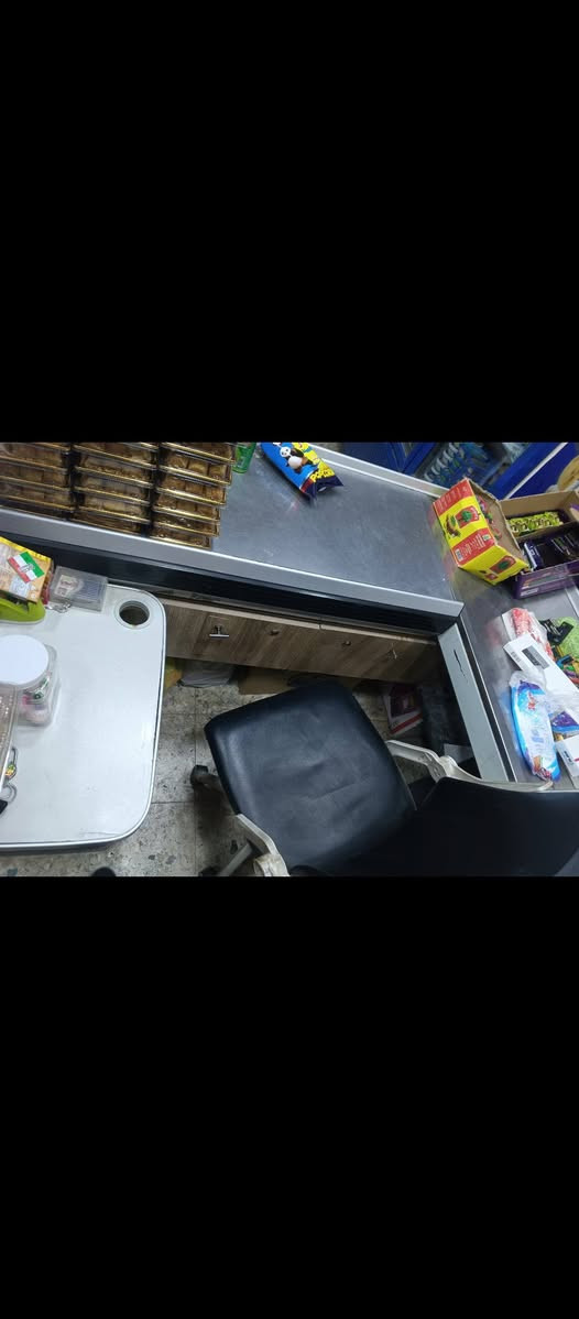 ميز كاشير للبيع 
***********
