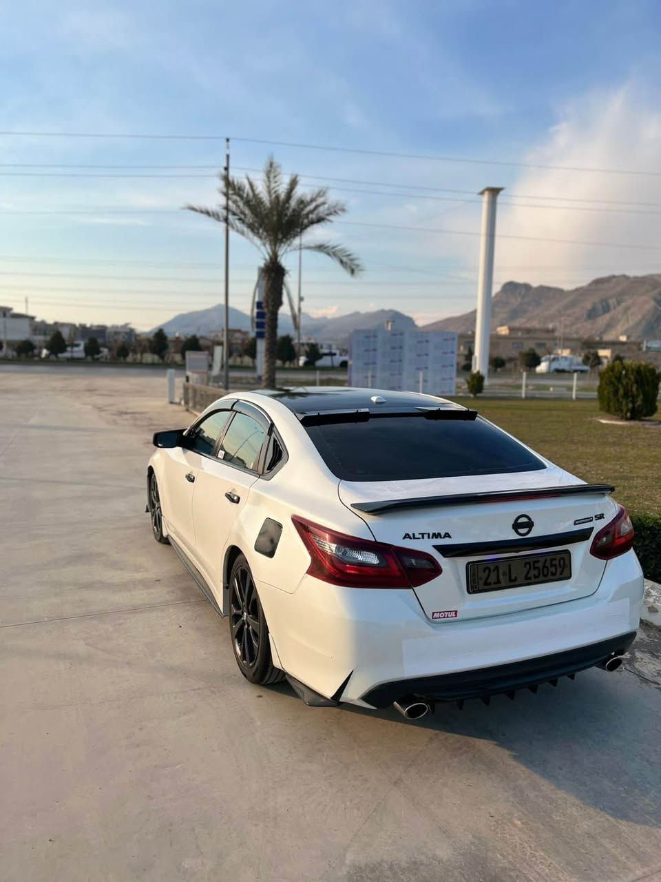 ئاڵتیما ٢٠١٨ SR
سەیارەکە ٣ پارچەی بۆیاخە بێ ناو گرتن 
قەپات مواسەفاتە فول فولە بەس سلایت نییە 
ڕەقەم و سەنەوی نوویە رەقەم سلیمانیە
گێڕ و مەکینە بەشەرت نەکراوەتەوە
سەیارەکە نمونەیە لە جوانی  کامل جوانکاری کراوە
زۆر توند و تۆڵ و بێ کێشە یەک دیناری مەسرەف نییە
شوێن / ڕانیە
نرخ / ١٢٢  
ژ.م *********** رانية, السليمانية
