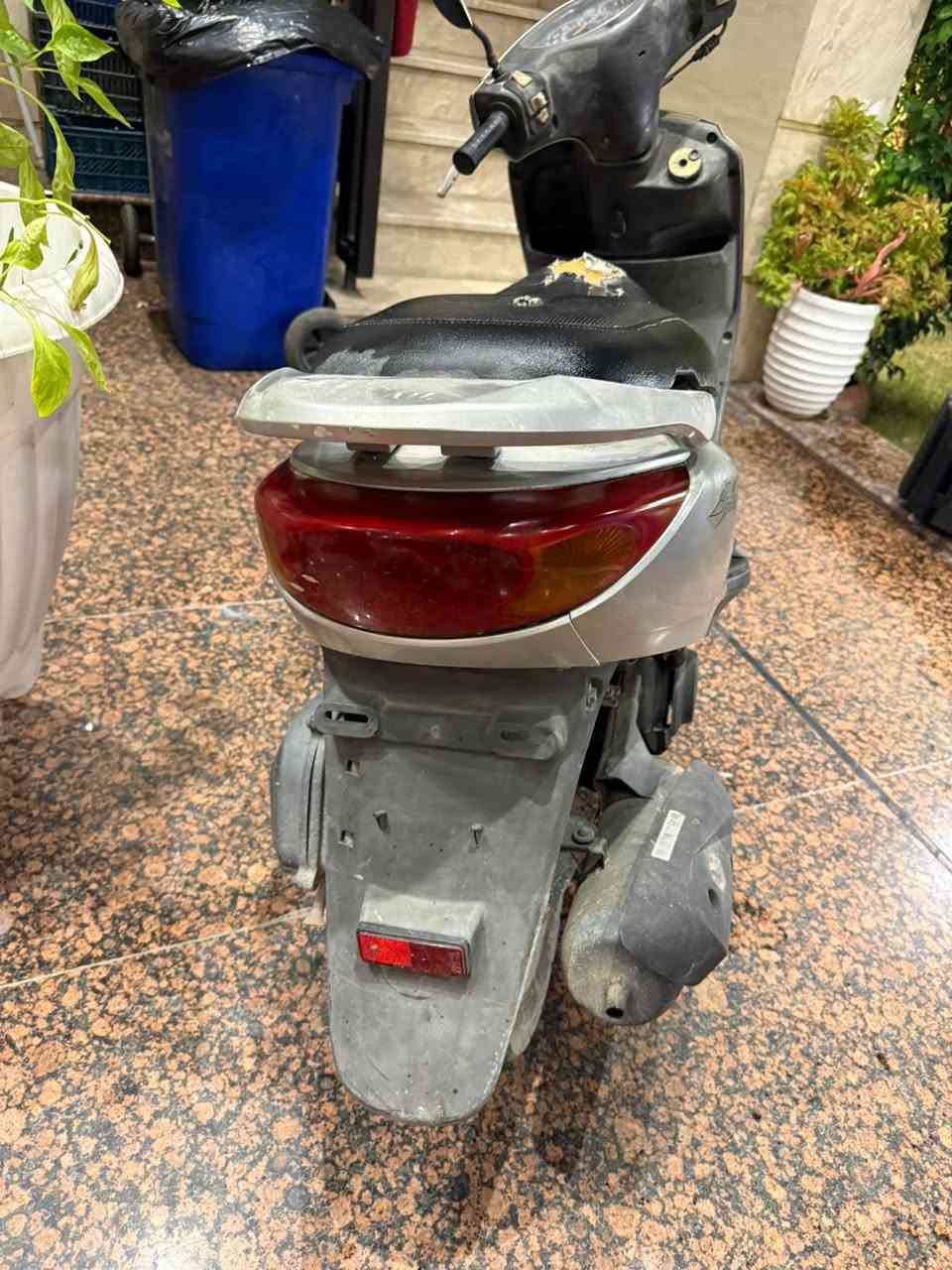 السلام عليكم 
بريد للبيع دراجه نضيفه مابيه اي نقص مصار فتره من نزلت من الرمبه مكفوله الدراجه العنوان بغداد شارع المغرب 
السعر ٧٥٠ 
للاستفسار على الرقم ***********
