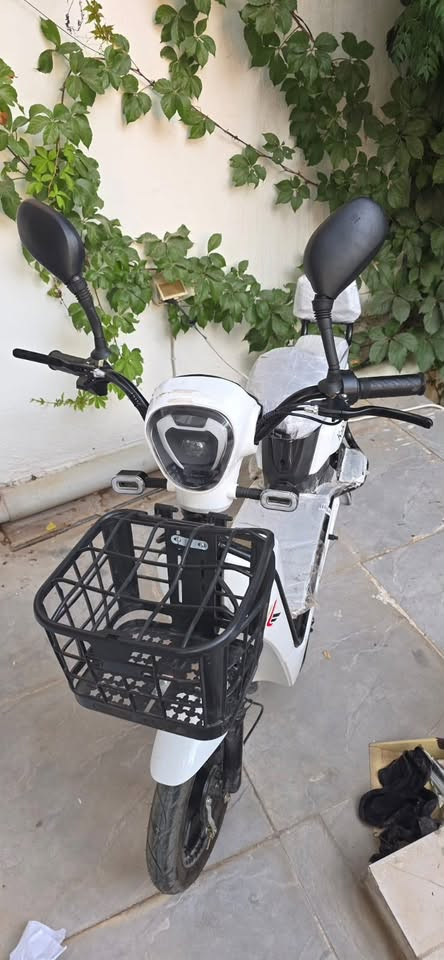 سڵاو ئە زیزان ئە مە هی کورە کە مە هە فتە یە کە بۆم کریوە ٥ ساڵە ئە وە نە وتی هاوریکانم هە یانە من نیمە بۆشمان کری نازانێ لیی بخورێ هە ر ئە کە وی تە مە نی کە مە ئە وە تا هە ر نایلۆنو کاخە زی خۆی پیوە یە ٢٥٠ هە زارم بۆپی یاوە سوریک تا سە ری کۆلانە کە نە رۆیوە ئە یە م بە ٢٢٥ ئە مە ش رە قر م لە سلیمانیم 
*********** وە تس ئە پو ڤایبە ریشی لە سە رە

