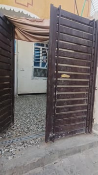 دار للبيع 🏦 المساحة 100م ٥*٢٠  طابق ونص (( طابو ملك صرف))  يحتوي على غ...