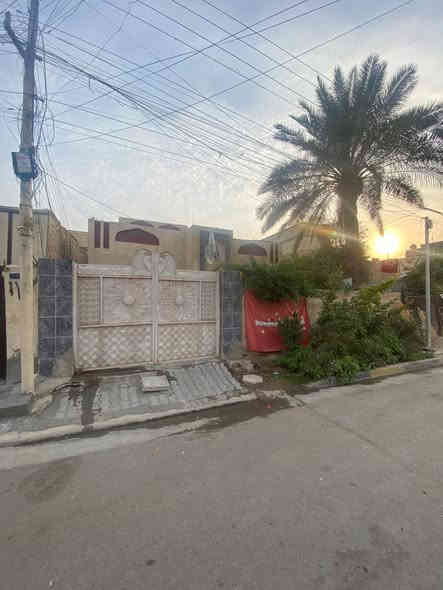 سلام عليكم للبيع دار ملك صرف ٢٠٠م خلف البنزين خانه الجديد ومدرسةصناعه الجديده  يعني من يم شارع جامع نور وتدخله اصير منطقه على اليسار واتساب متوفر للاستفسار *********** مقابيل ماركت دبي الحسينيه مال راشديه
