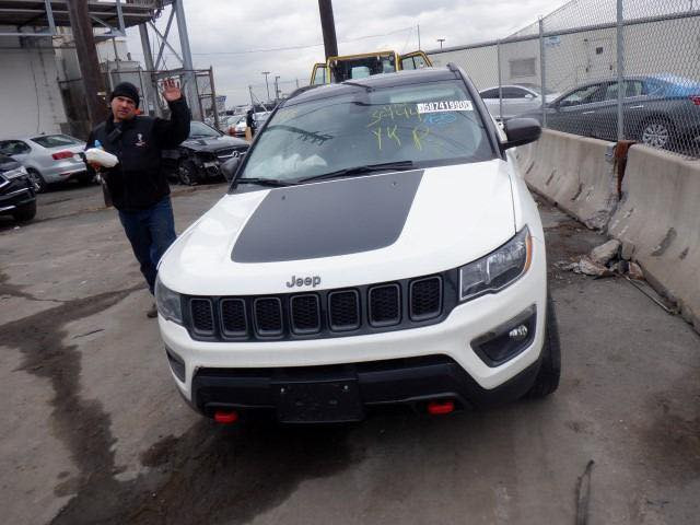 السلام عليكم. 
جيب كومباس 2020 رقم بغداد 
تريل هوك اي استفسار الاتصال ***********
باب مبل وجاملغ  نفس الون
