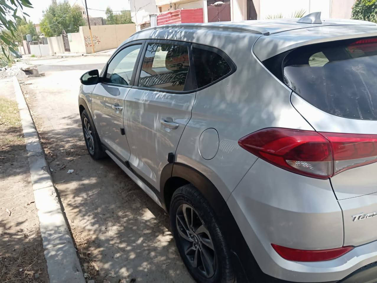 آلُـۜسـۨۚ(✋)ــِۖلُأمٌ ؏ـليۜـ(💜)ـكـۜم
توكسون 🚗
وارد امريكي👋
فول مواصفات بس من دون فتحه👋
موديل 2018👋
رقم دهوك مسطره🙋‍♂️
كابون بانزين ⛽
شرط التحويل 👋
ضررها موجود بل سونر 👋
محرك وكير شرط 👋
تدفئه وتبريد شرط 👋
طخم تايرات جديد 👋

#السعر-135$💸 وبيها مجال 
 العنوان.#مكتب_ريسان_لبيع_وشراء_السيارات (#موصل_الجانب_الايمن_حي17تموز_سايدين_الاقتصادين_مقابل_قطاع_الربيع) 
#اوقات_العمل⏲️ موجودين بالمكتب من ساعه10صباحاً الى الساعه 9مساءً 
ملاحظه يرجى الاتصال من الساعه العاشره  صباحاً الى الساعه العاشره مساءً 
للاتصال
📱***********
📱***********
#مكتب_ريسان
