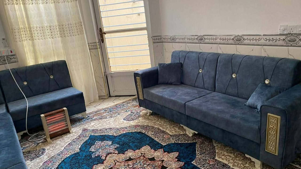 يالله توكلنا على الله بيت للبيع منطقة باب الحارة الزراعي مساحة ١٠٠متر مربع ١٠×١٠  ركن متكون من غرفة نوم واستقبال ومطبخ وصالة ومجموعة صحيات خارجية وصحيات داخلية ومنور الشارع الرئيسي قرب عمارة صبر 
الاستفسار الاتصال على الارقام التاليه
***********
***********
