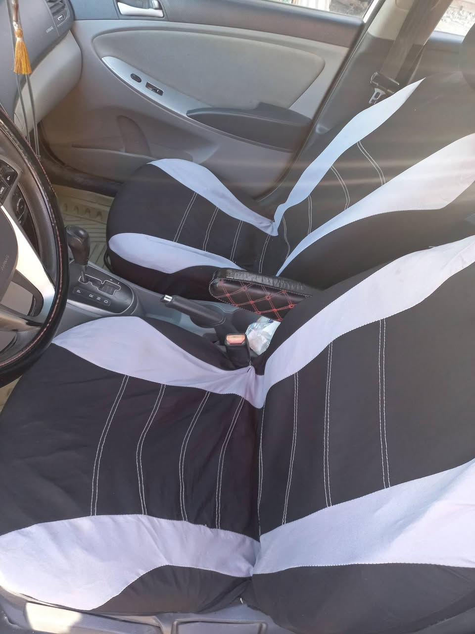 اكسنت هاج باك 2016
رقم نجف انكليزي بسمي السياره 
مكان حله استفسار ***********
