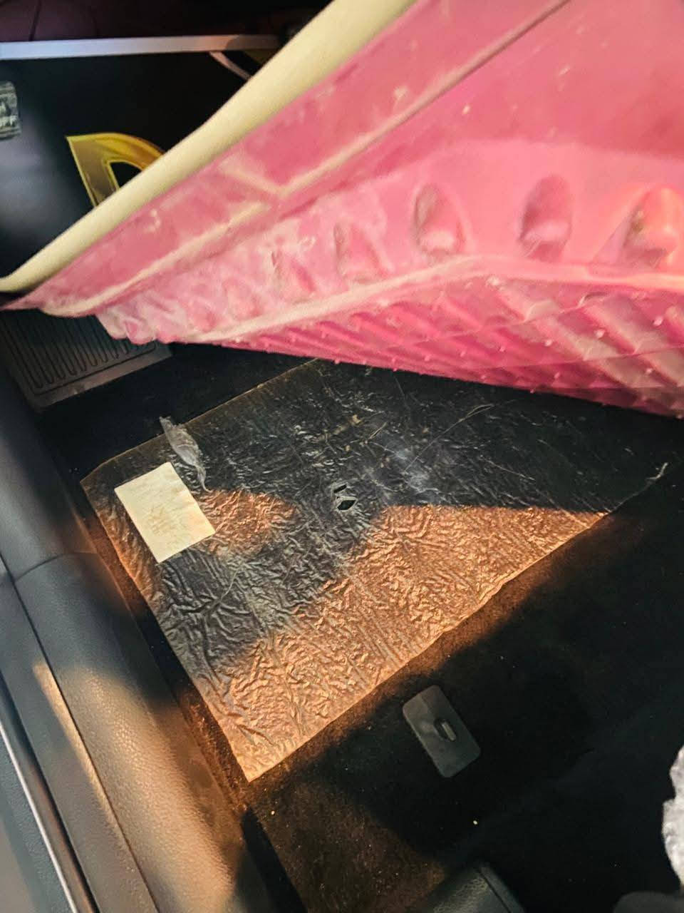 السلام عليكم .. سنتافي 1/1 ابيض صدفي رقم بغداد على وضع الشركة .. بانوراما .. ثلاث بصمات .. جلد اصلي..  كامرة .. ترحيب .. ستة سلندر .. تبريد ثلاث قطع .. ماشية 60 الف km حقيقي .. السعر 185 ورقة .للاستفسار ***********
