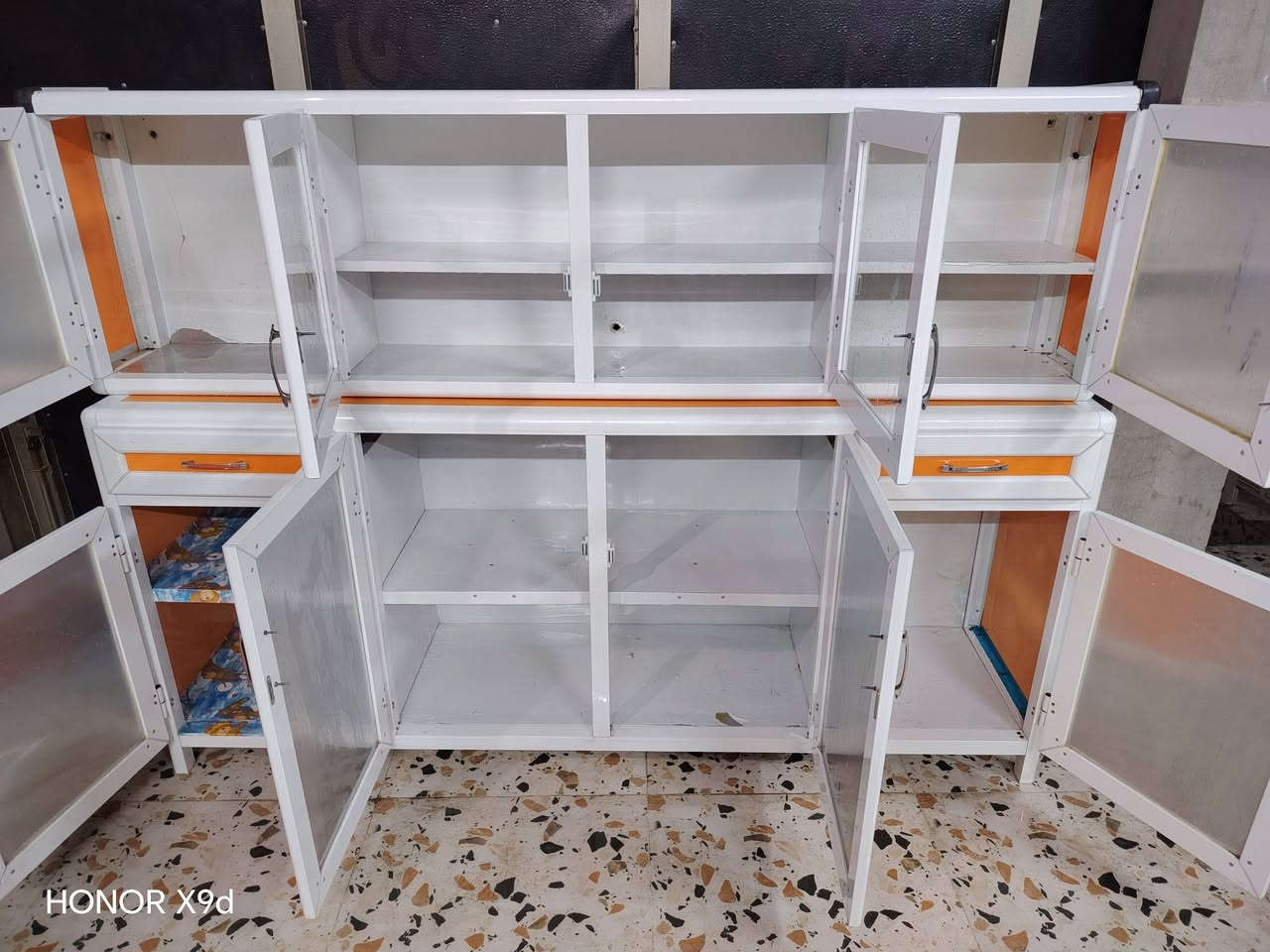 كاونتر قطعتين فقط مترين السعر 170 وبي مجال ***********
