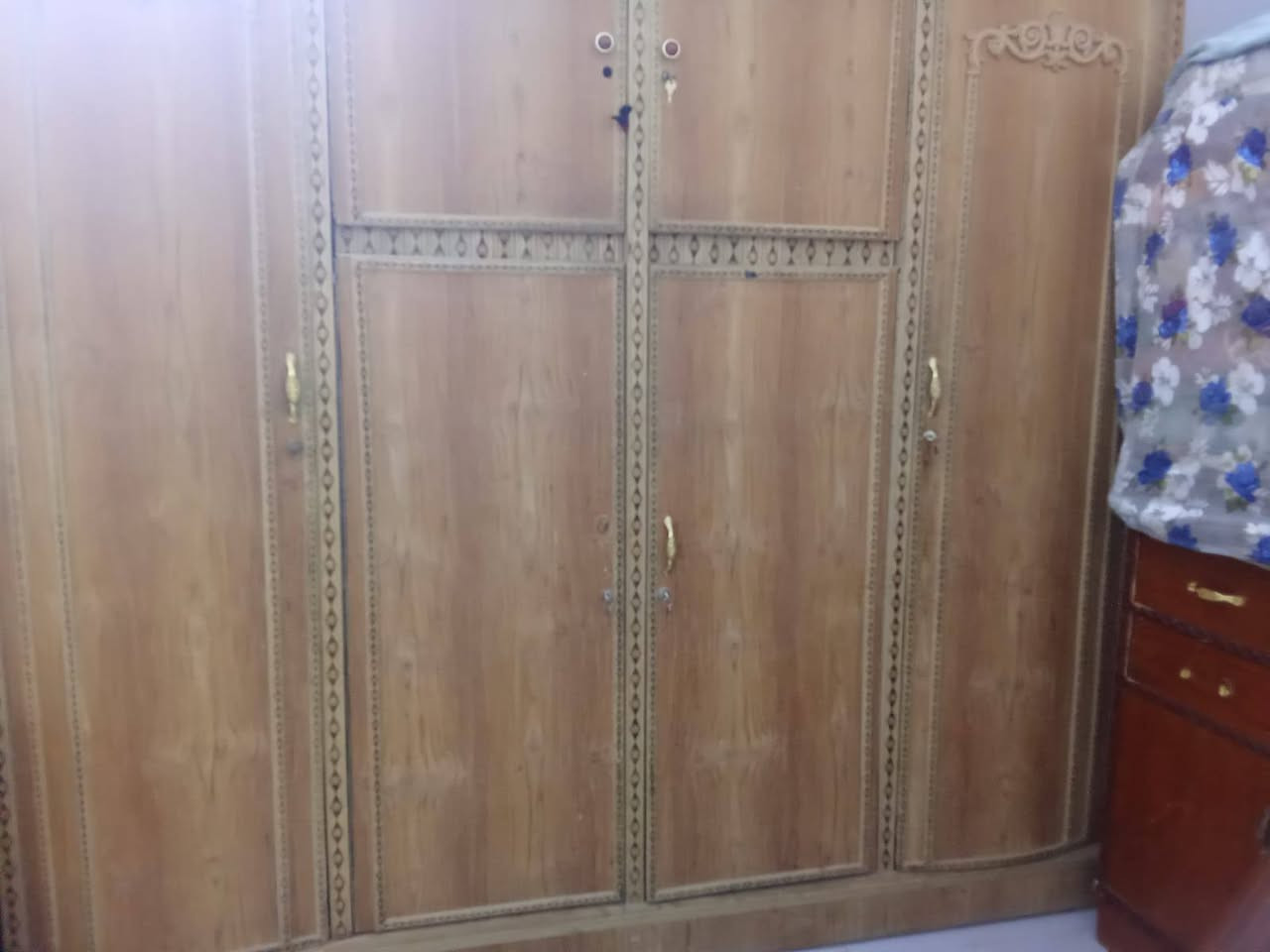 السلام عليكم عندي غراض بيت للبيع نضيفه كلش مابيهة ضرر ليريد يتصل ع هذا رقم ***********
