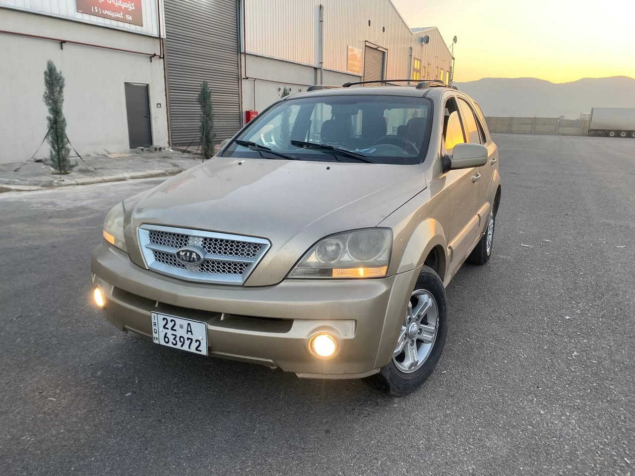 كيه سورنتو مديل ٢٠٠٣
سياره كلش نظيفه شرط تحويل يشتري يحول بأسمه 
بيها رش صبغ بابين بدون دعمه واي حادث مابيها 
كير عادي محرك ياباني ونجي سياره قتصاديه بل بانزين وناعمه .السعر ٧٥ وبيها مجال قليل 
بغداد غزاليه 
***********تصال 
***********وتساب وتصال ***********وتساب
