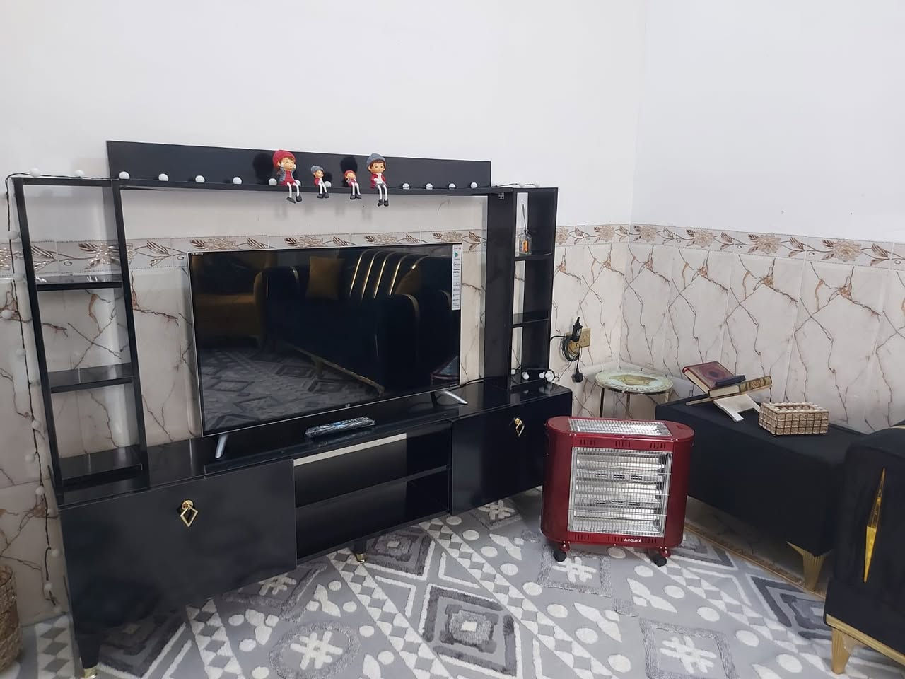 تخم 10 مقاعد + 8 كوشات + طبله+ موكيت + بردات تفصال + سكه ملكيه واكسوارات مالته ب500 وخمسين 
وذا وحده بس تخم ب 400 وخمسين استخدام 4 اشهر+ ميز ب60


**إذا كنت صاحب هذا الإعلان وتريد حذفه لأي سبب، رجاءا أرسل رسالة إلى الدعم الفني**